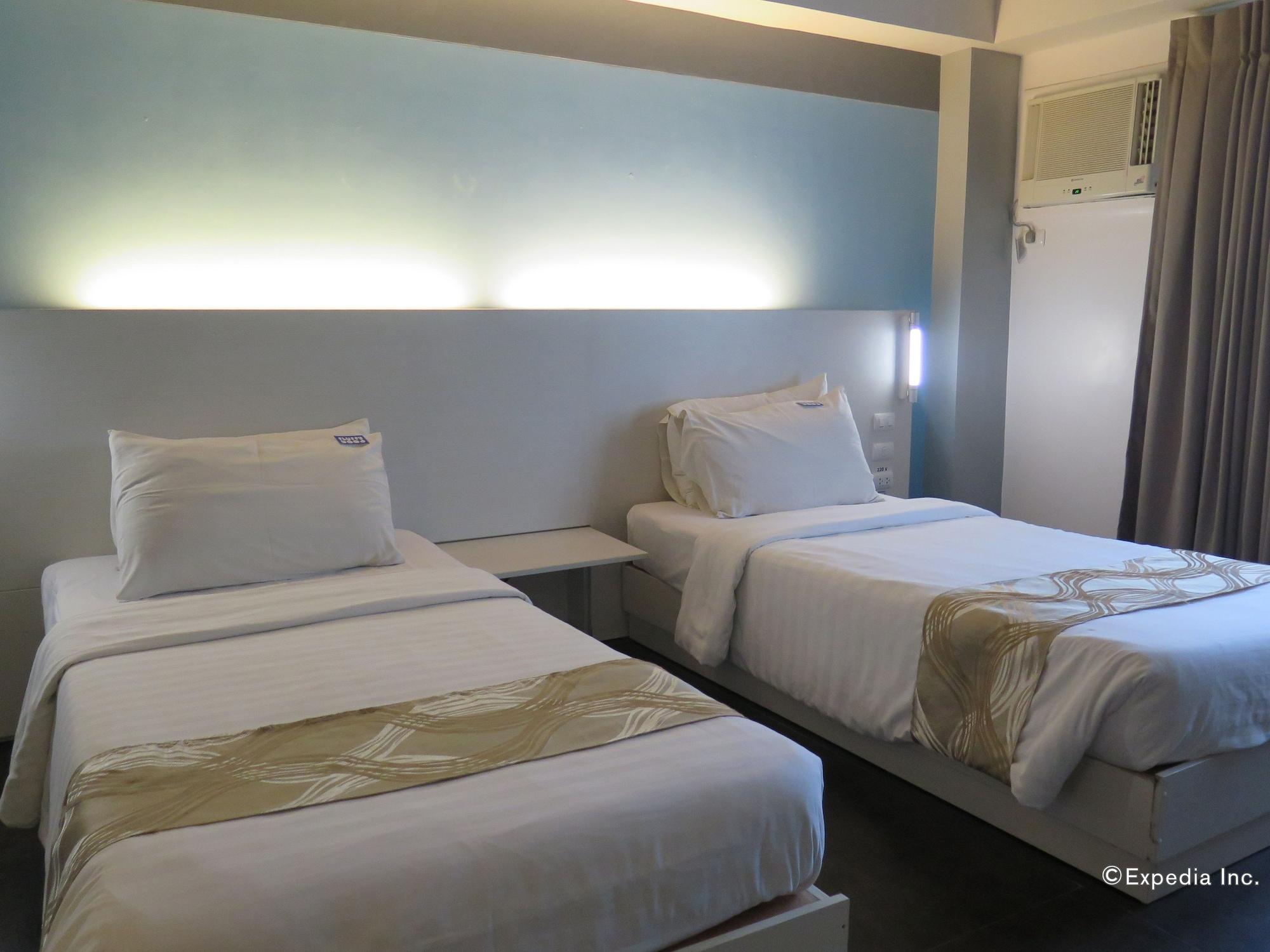 Pillows Hotel Cebu Stadt Exterior foto